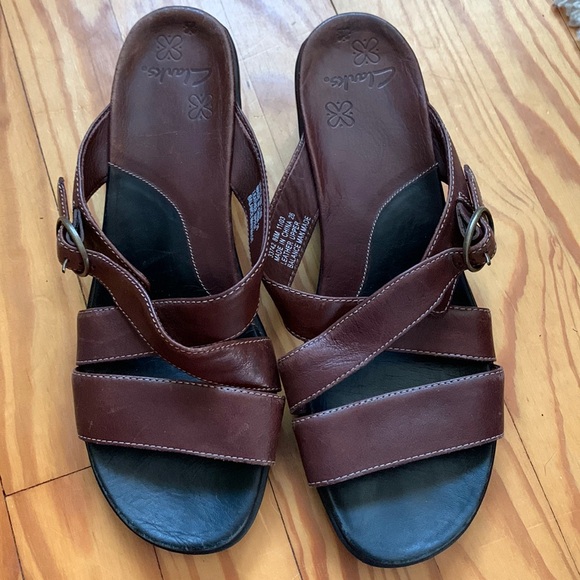 Clarks brown leather adjustable sandals Cushioned footbed Rubber sole Sz 8.5 - Picture 3 of 13